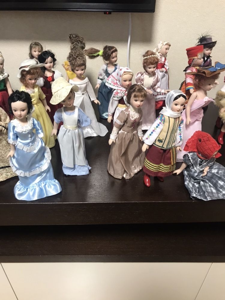 Куклы фарфоровые колекция 50шт.