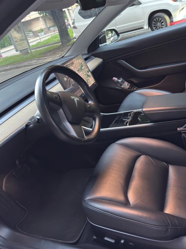Оренда авто Tesla