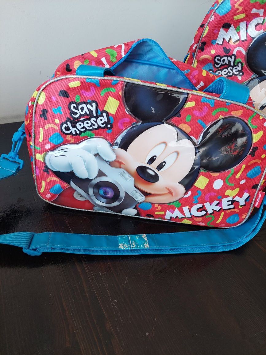 Vendo conjunto escolar Mickey