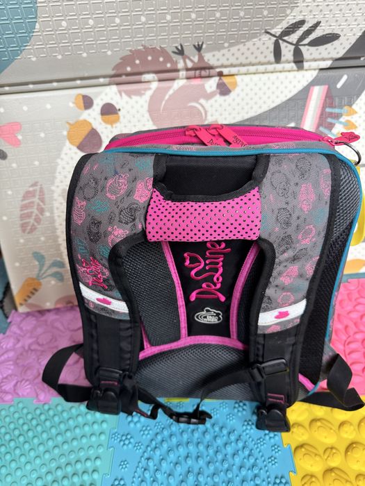 Firmowy plecak szkolny firmy DeLune