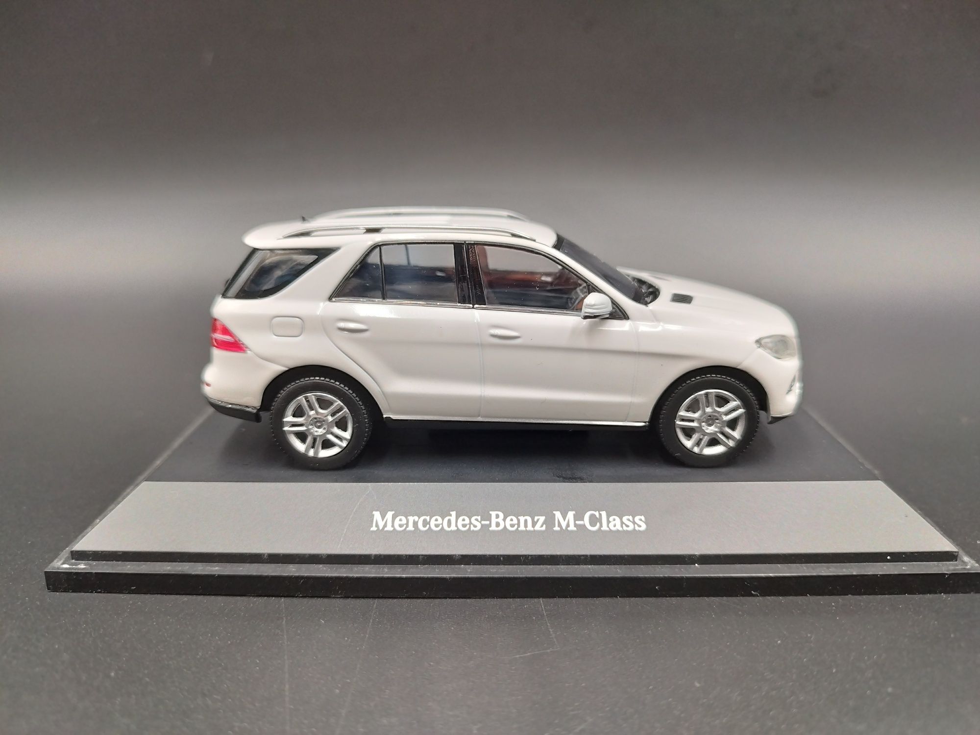 1:43 Minichamps Mercedes M-Class model nowy