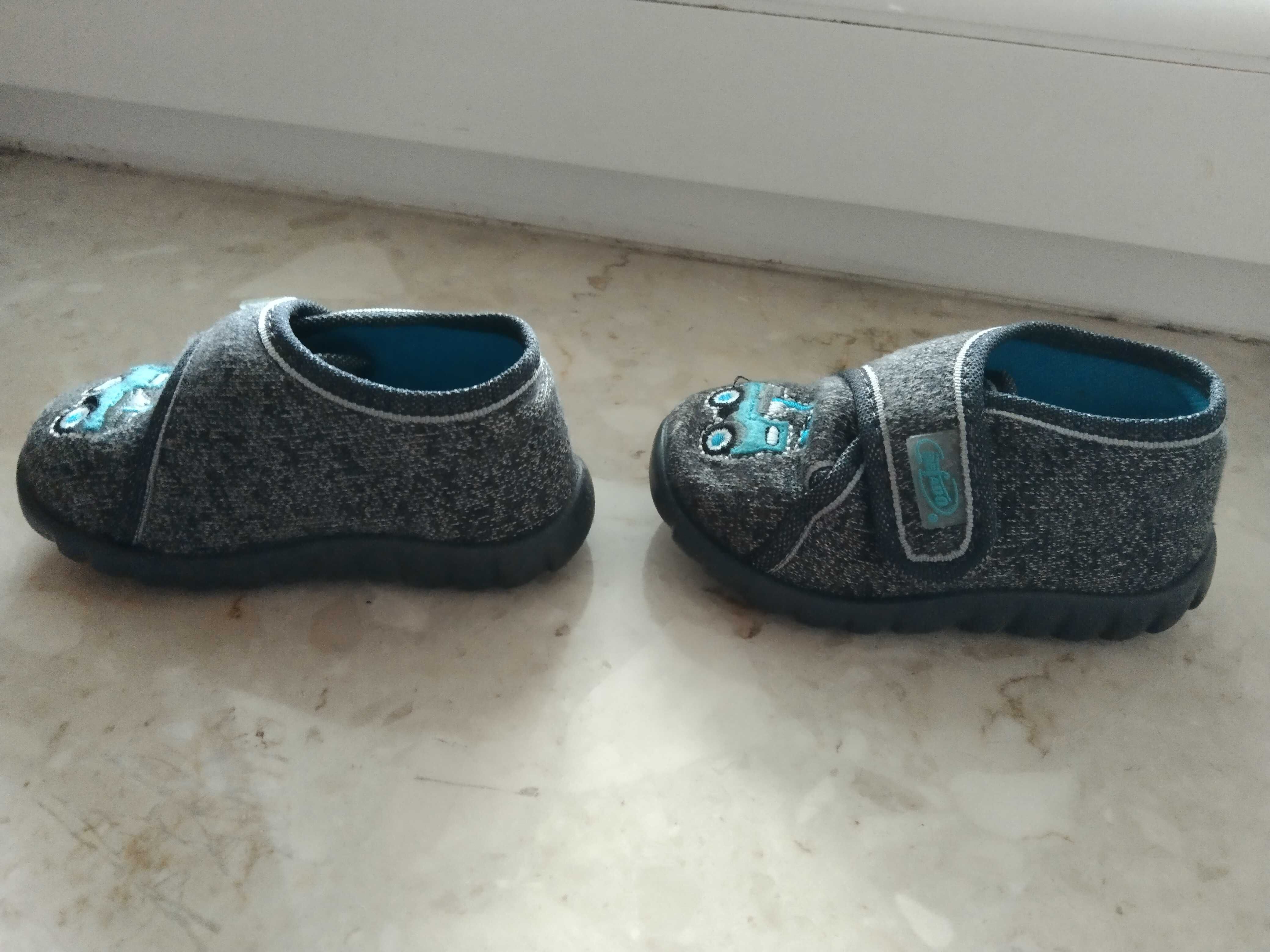 Buciki na rzep dla niemowlaka r.19