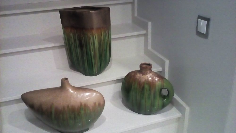 Conjunto de 3 peças decorativas, em loiça vidrada, muito elegantes!