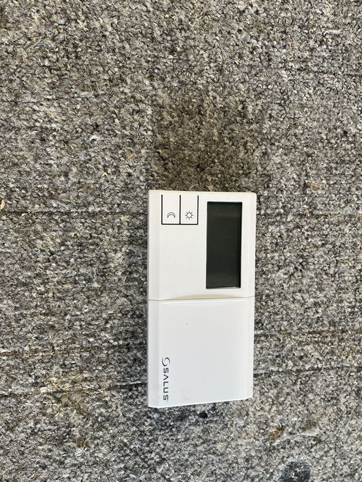 Regulator pokojowy przewodowy salus 091vl