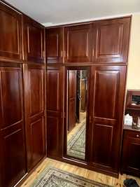 Drewniana szafa 3 drzwiowa z lustrem
