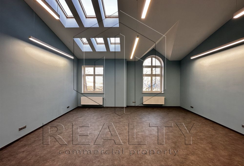 Оренда офісної будівлі в 860 м² з кабінетами та open space в центрі