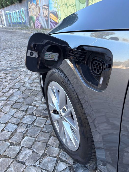 Skoda Octavia 1.4 TSi iV Ambition DSG - IVA dedutível - 37 500km