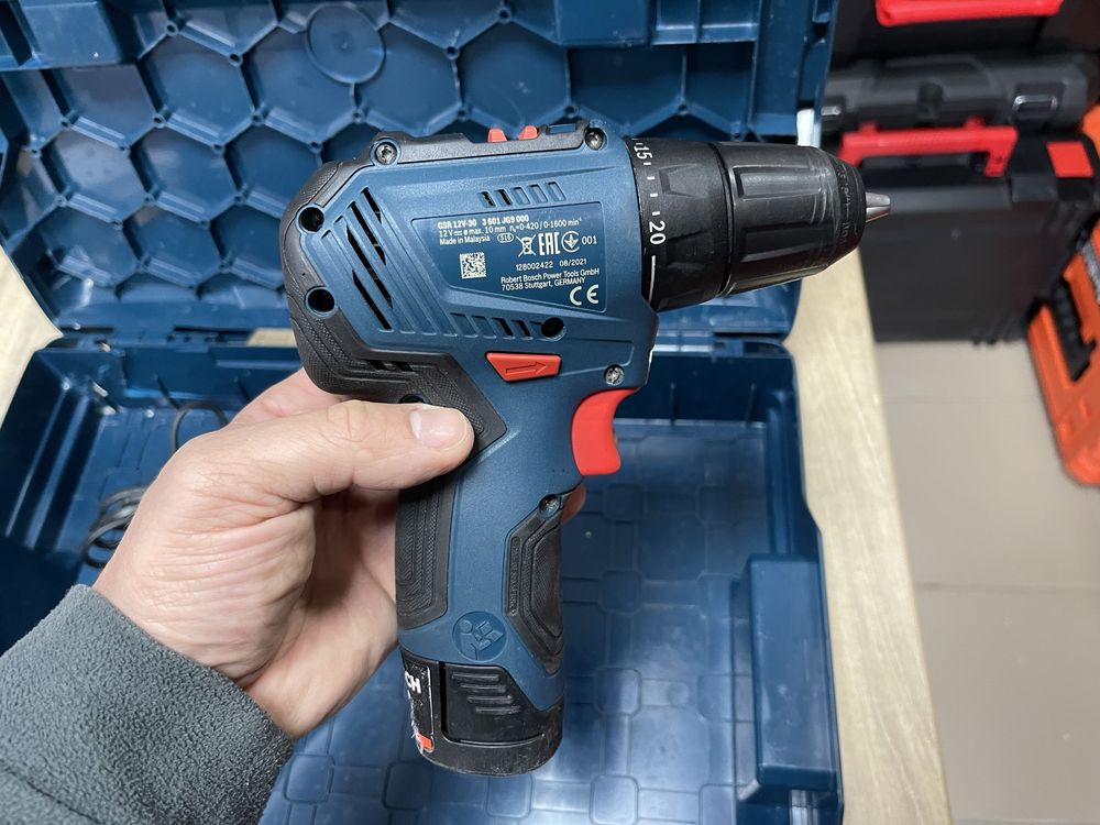 Bosch GSR 12V-30 / безщітковий шуруповерт Бош 12V, комплект