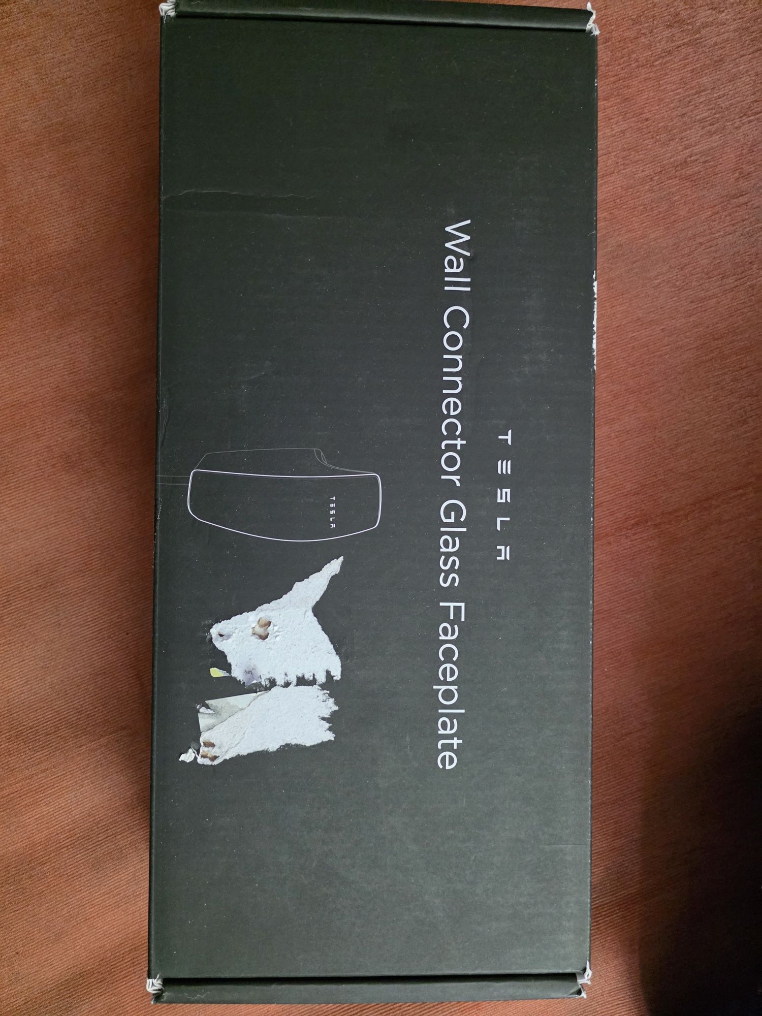 Panel czołowy złącza Wall Connector z białego szkła