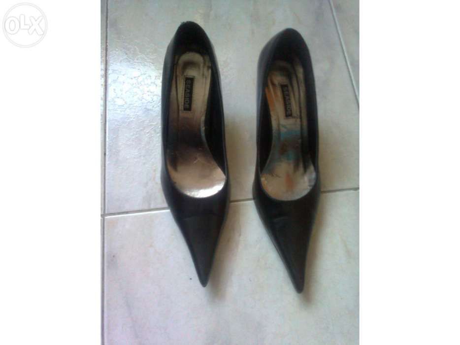 Sapatos pretos bicudos nº37 da seaside