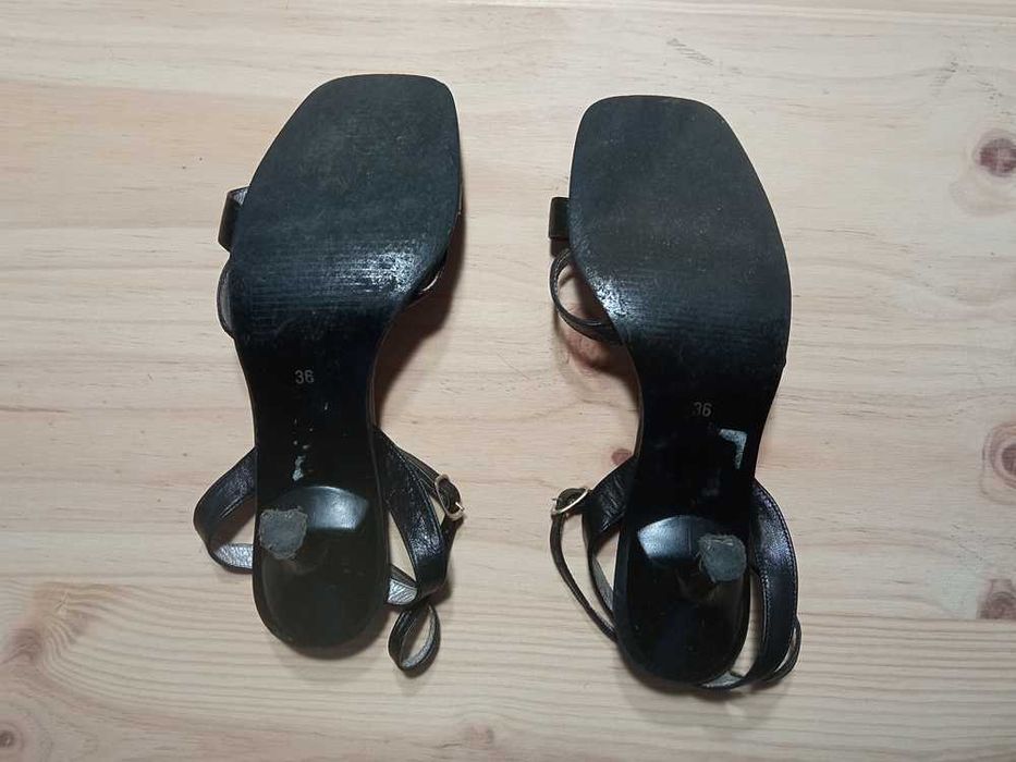 Sapatos De Salto Pretos