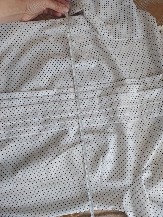 Блузка білого кольору в горошок, дуже красива нова