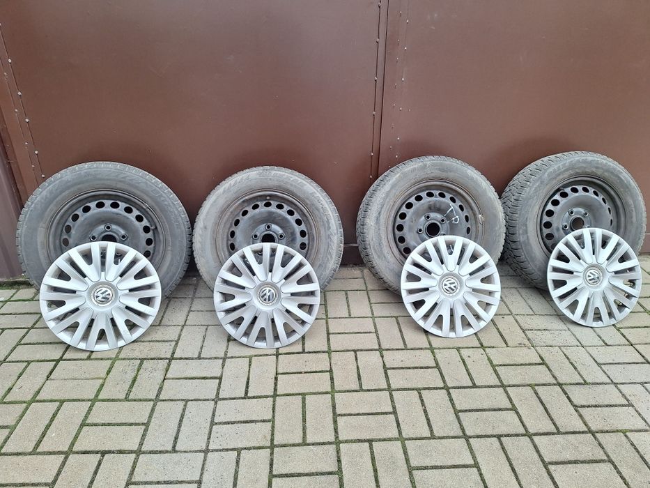 Opony zimowe Blizzak LM-25 195/65R15 + felgi + kołpak VW