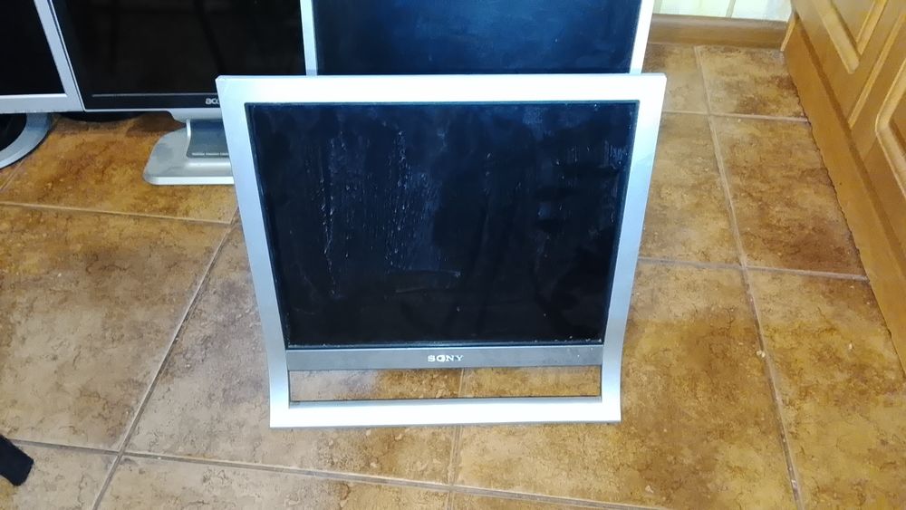 Мониторы 17, 19 разные