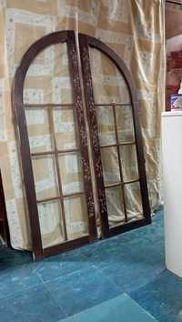 Окно деревянное в форме арки