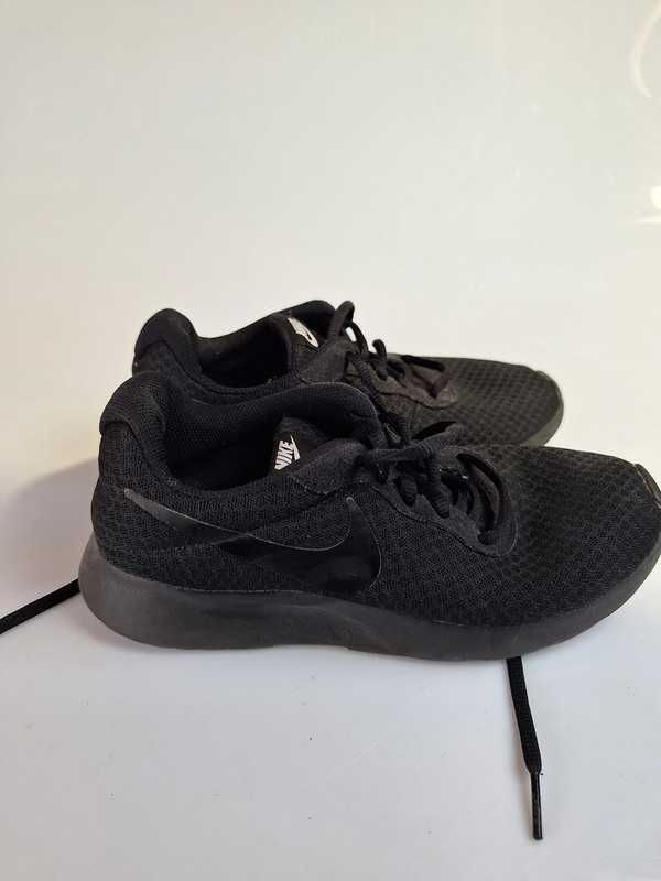 Buty sportowe damskie Nike Tanjun r.37,5