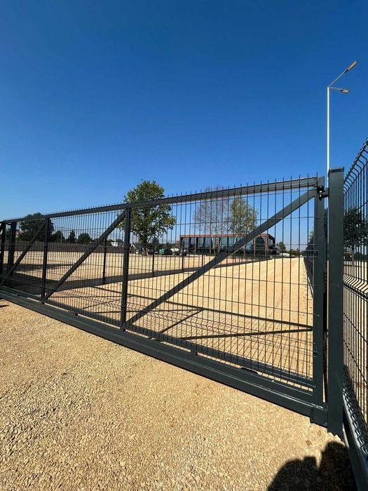 Ogrodzenie panelowe 3D, drut fi 4mm i 5mm z podmurówka lub bez