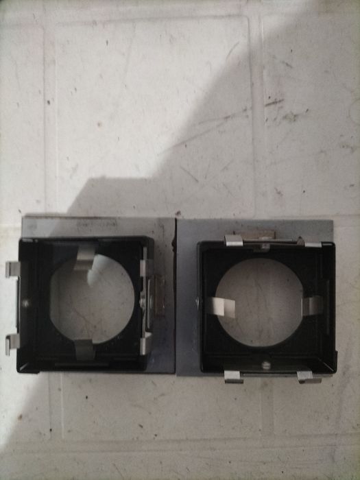 21 projetores de teto para embutir sem lâmpada.