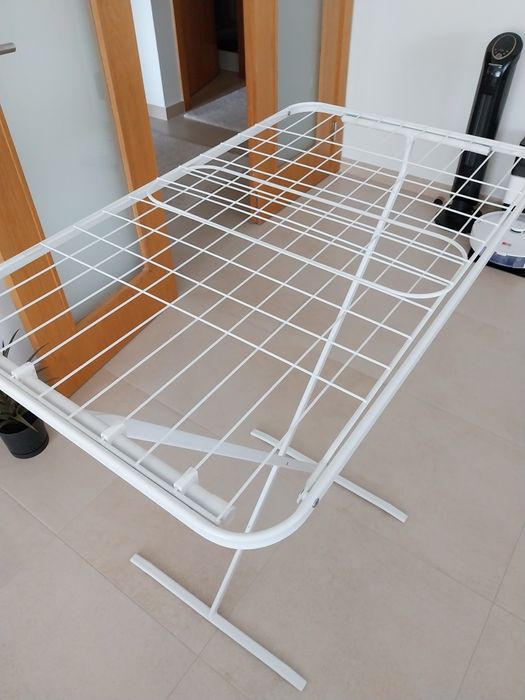 Estendal de roupa pé extensível e dobrável