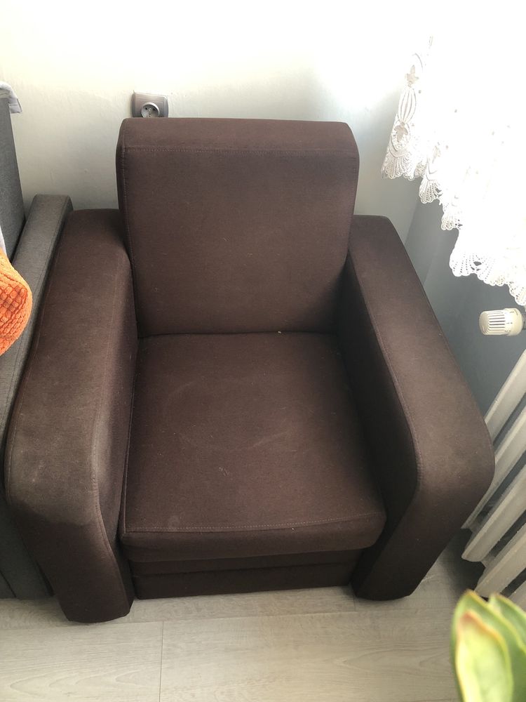 Fotel Bodzio brązowy duży , stabilny, wygodny , ślady uzytkowania