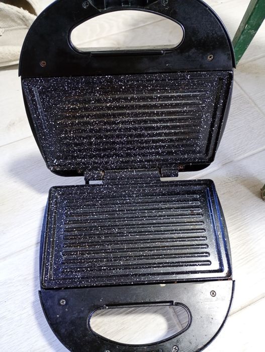 Бутербродниця/грильниця Monte