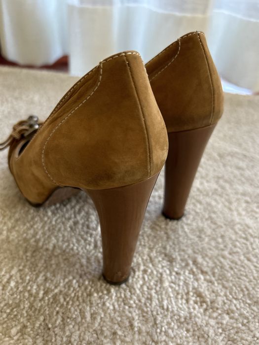 Sapatos italianos em camurça tam36