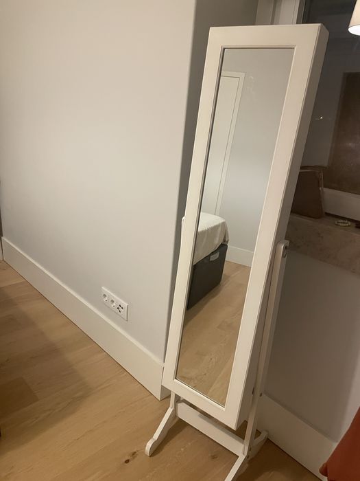 Movel espelho para bijuteria usado