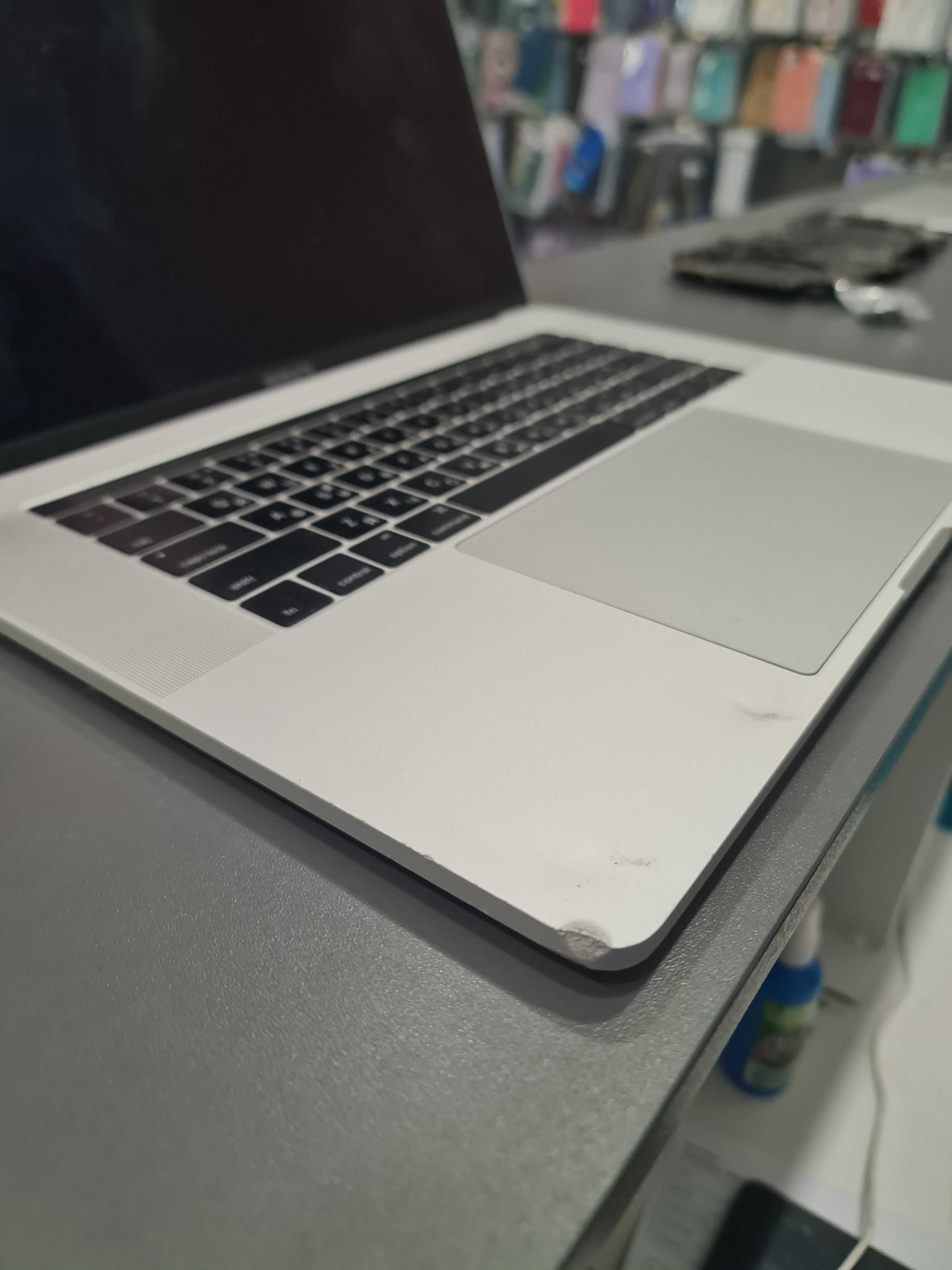 Macbook a1707  2016 -2017 року на запчастини, топкейс, тачбар, акб