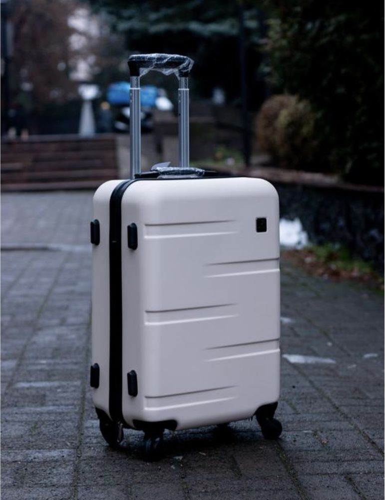 Чемодан валіза чемоданы Wings 167 Poland.Чемодан 100% ABS+