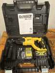 Młotowiertarka DeWALT DCH133M1