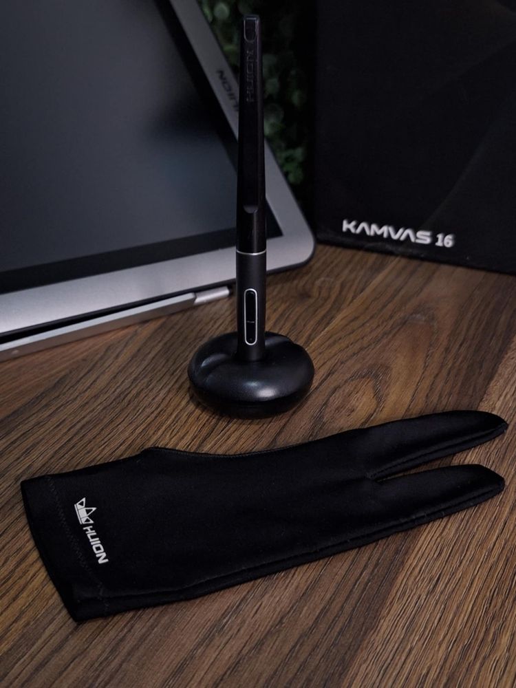 Tablet graficzny Huion Kamvas 16 + akcesoria