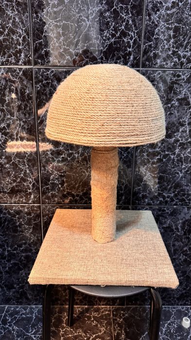 arranhador para gatos em forma de cogumelo