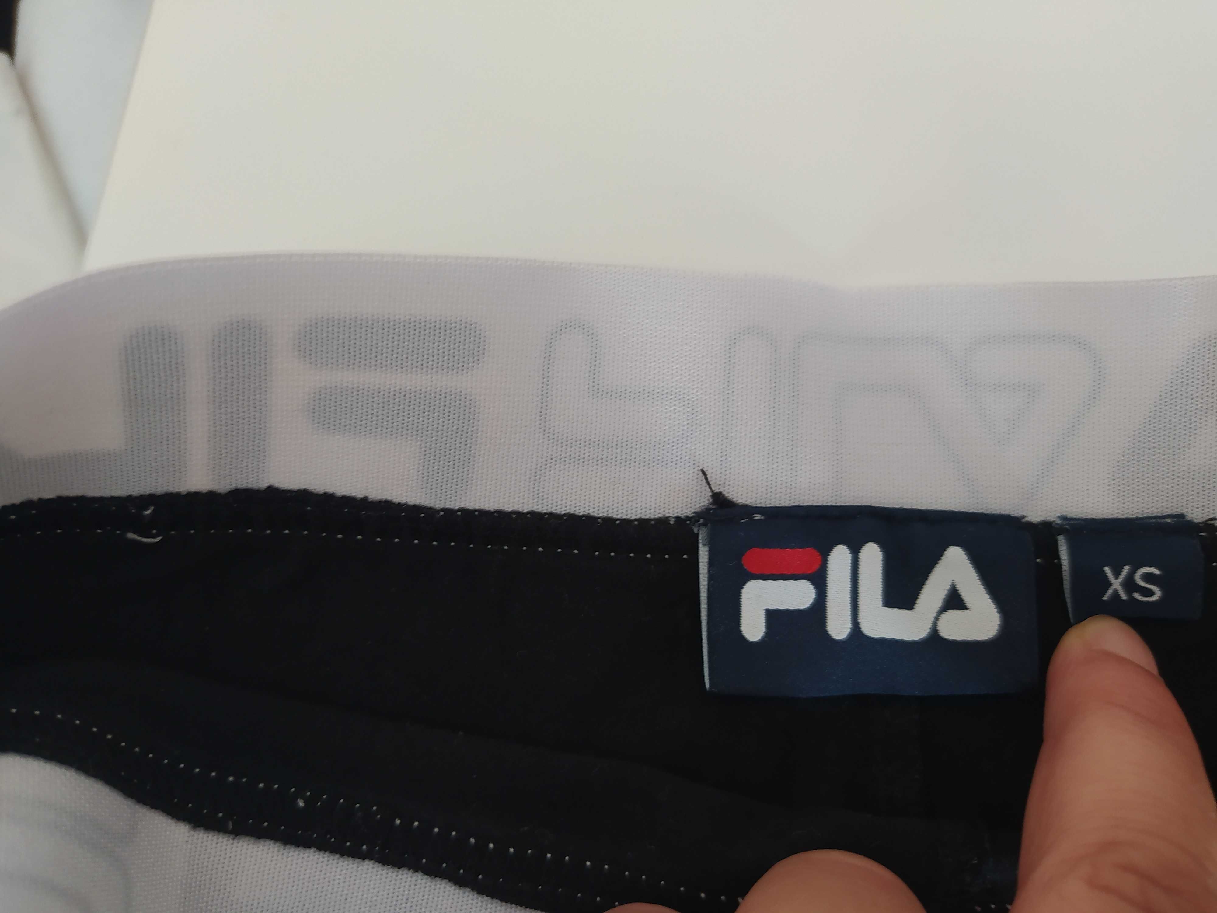 Conjunto calções e top Fila tamanhos XS/S (veste 12/14 anos)