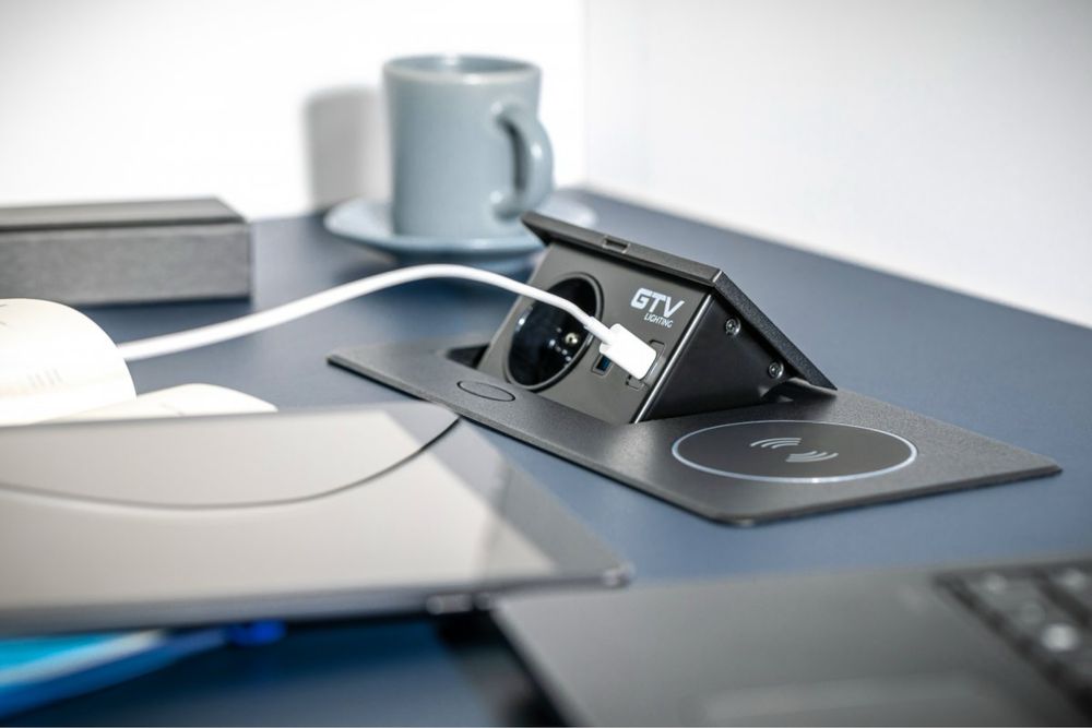 АКЦІЯ! Чорний Подовжувач втроювальний AVARO PLUS USB +C + безпровідна