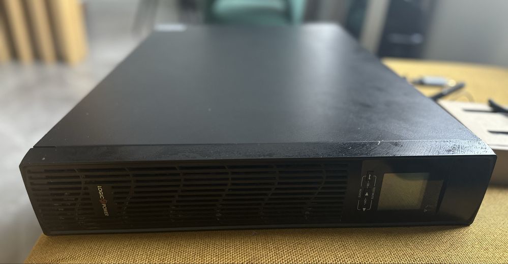 Smart-UPS LogicPower (ДБЖ) 2000 PRO RM з акумулятором 2кВт/ години