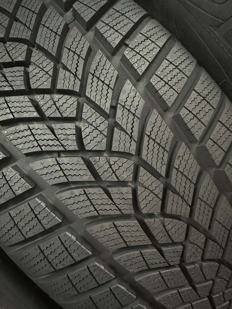 225/55/17 R17 Goodyear Ultra Grip Perfomance RSC 4шт нові зима