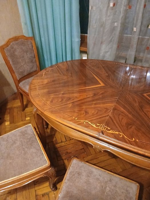 Стол красный дуб обеденный на большую судьбу 4 стула в наборе к столу