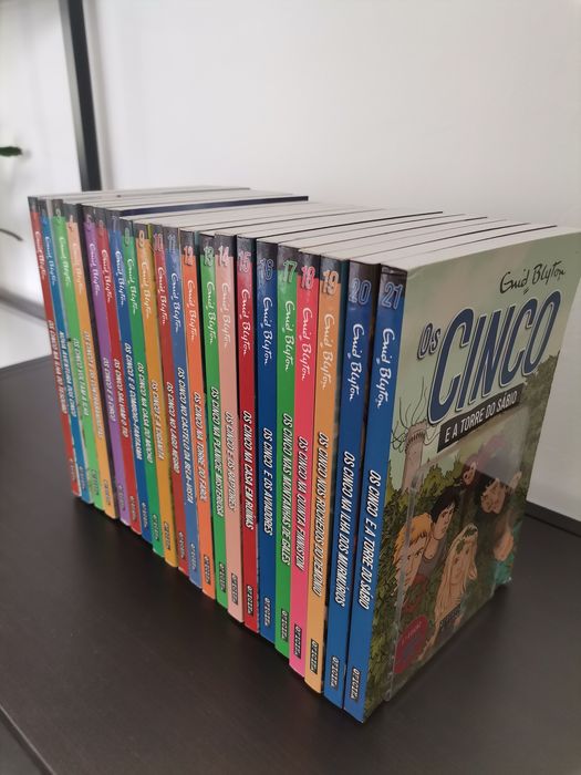 Livros juvenis "Os cinco" de Enid Blyton