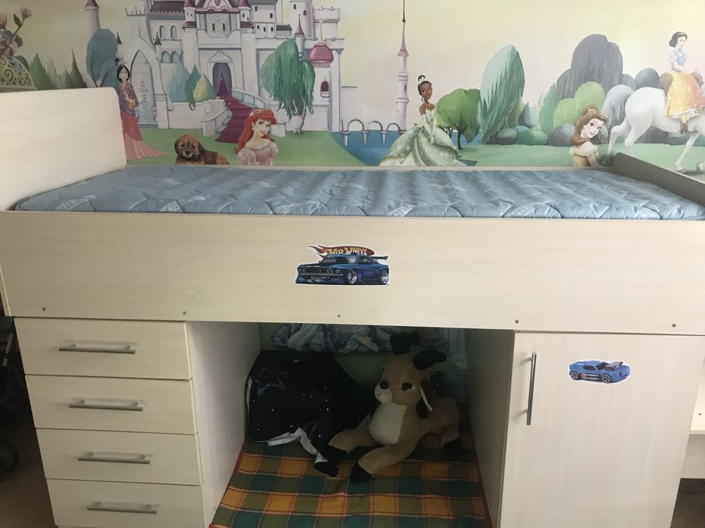 Продам кровать з монтованою шафою