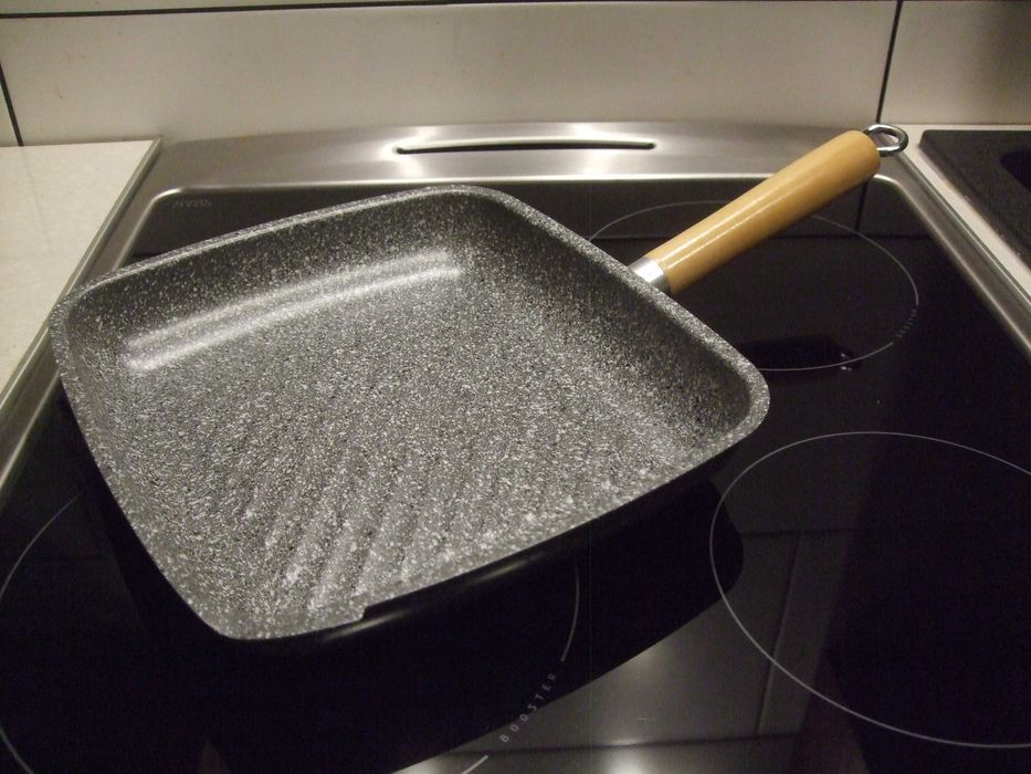 Patelnia GRILLOWA 26 x 24 cm Non - Stick Nieprzywierająca Smukee