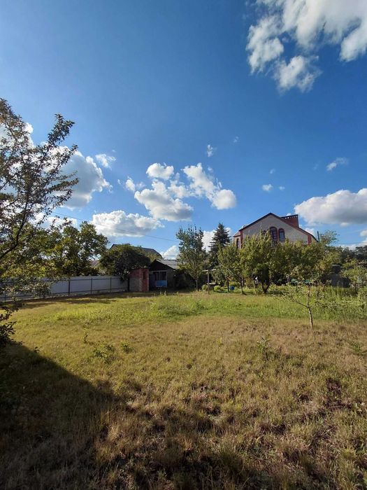 Капітальний будинок з приватизованою земельною ділянкою 10 соток!