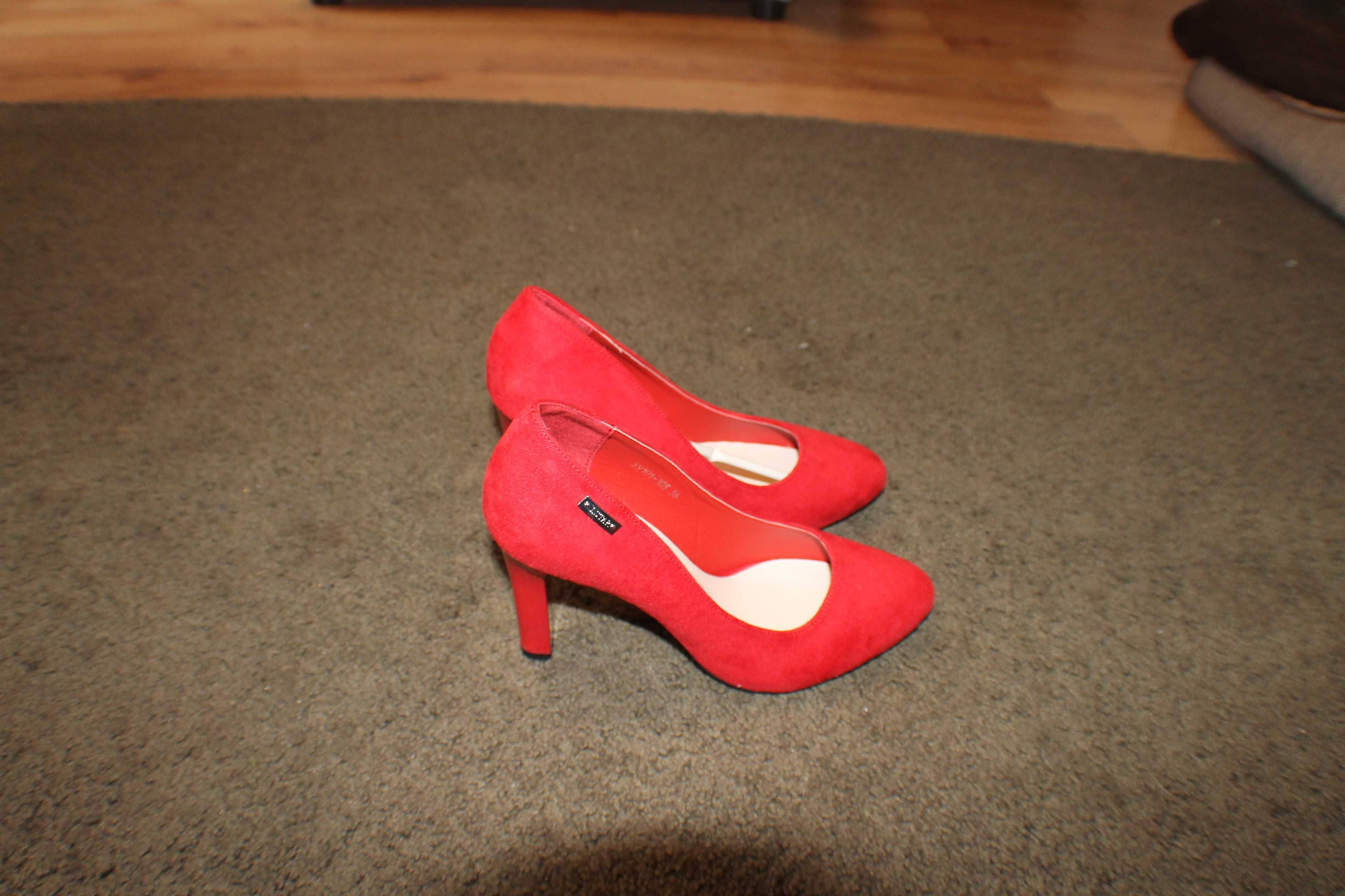 buty zamszowe czerwone