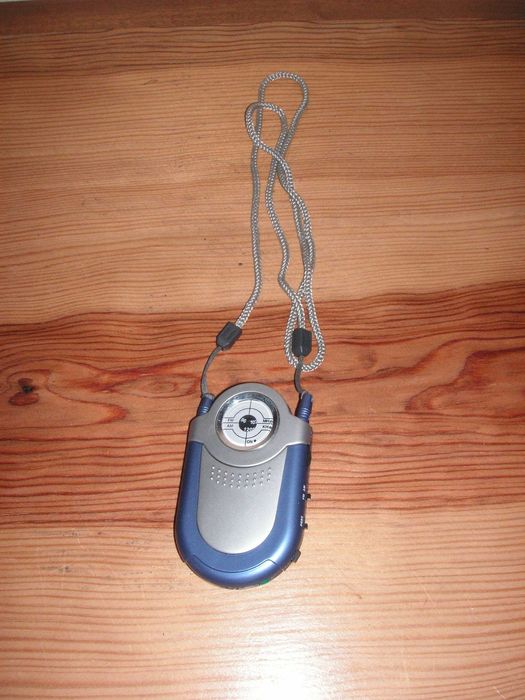 Pequeno Rádio Portátil com Auriculares e Auscultadores