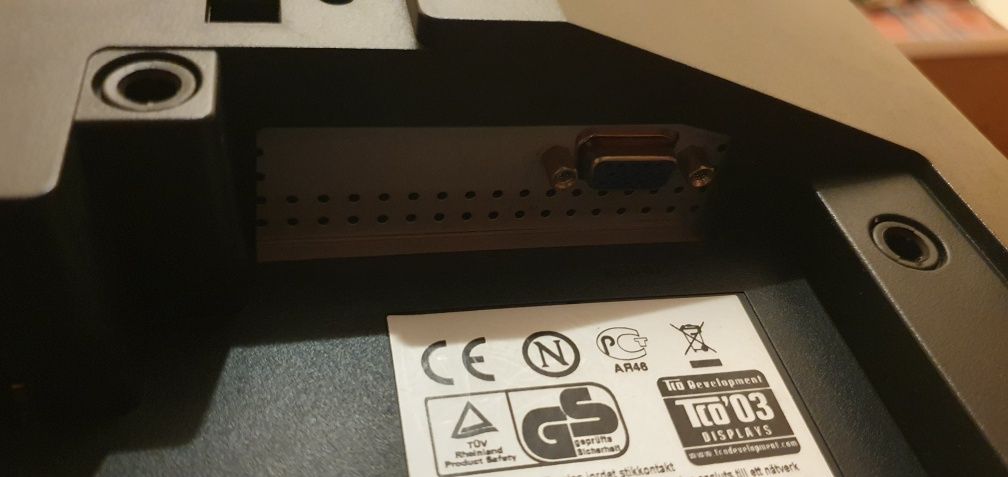 Monitor Samsug SyncMaster 740N przekątna 17" (43,2cm)