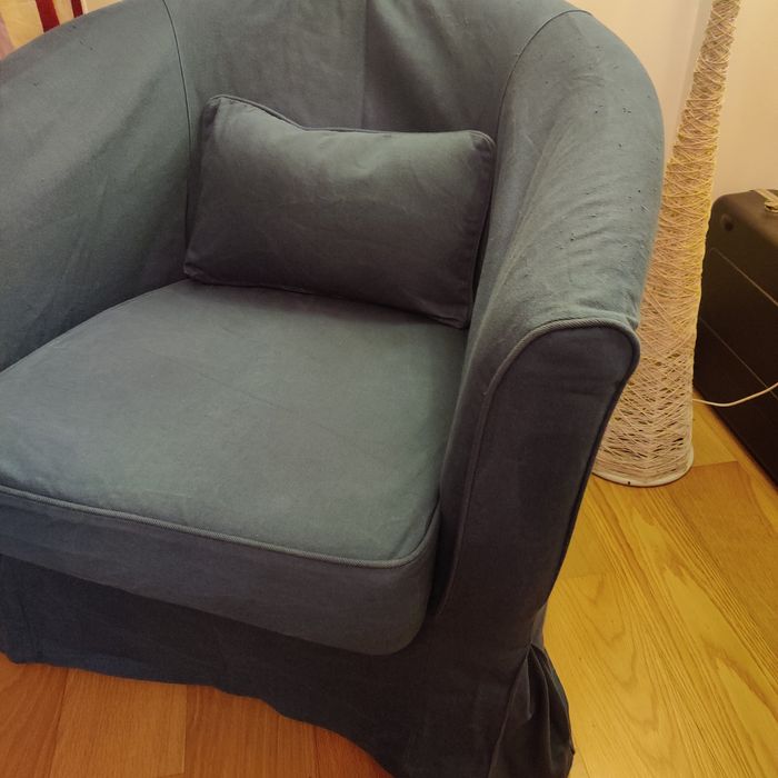 Poltrona IKEA TULLSTA
Poltrona, 
Largura da mesa: 48 cm

Altura da me