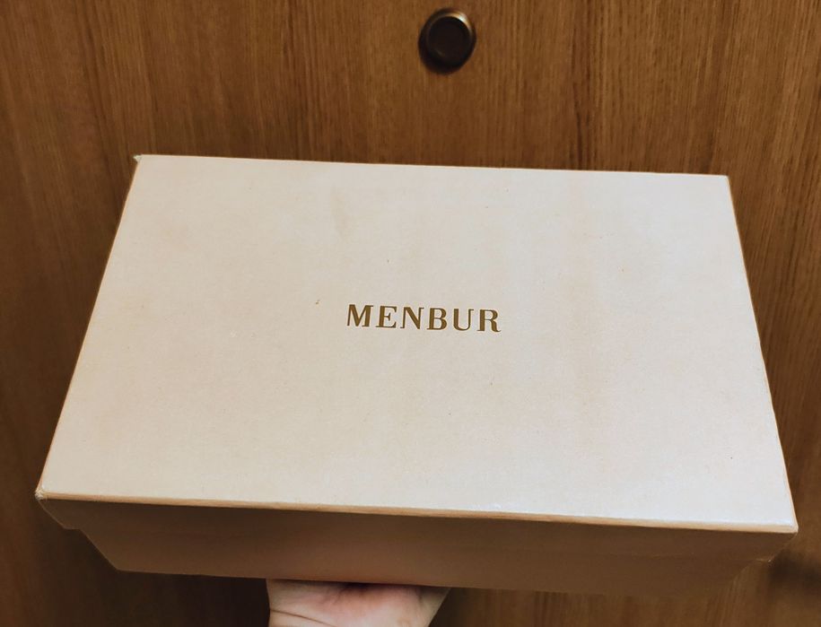 Złota klasyczna kopertówka torebka wizytowa Menbur