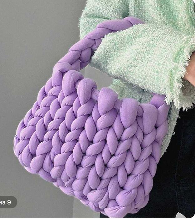 Mala lilás em malha grossa – leve, fofa e em estilo artesanal