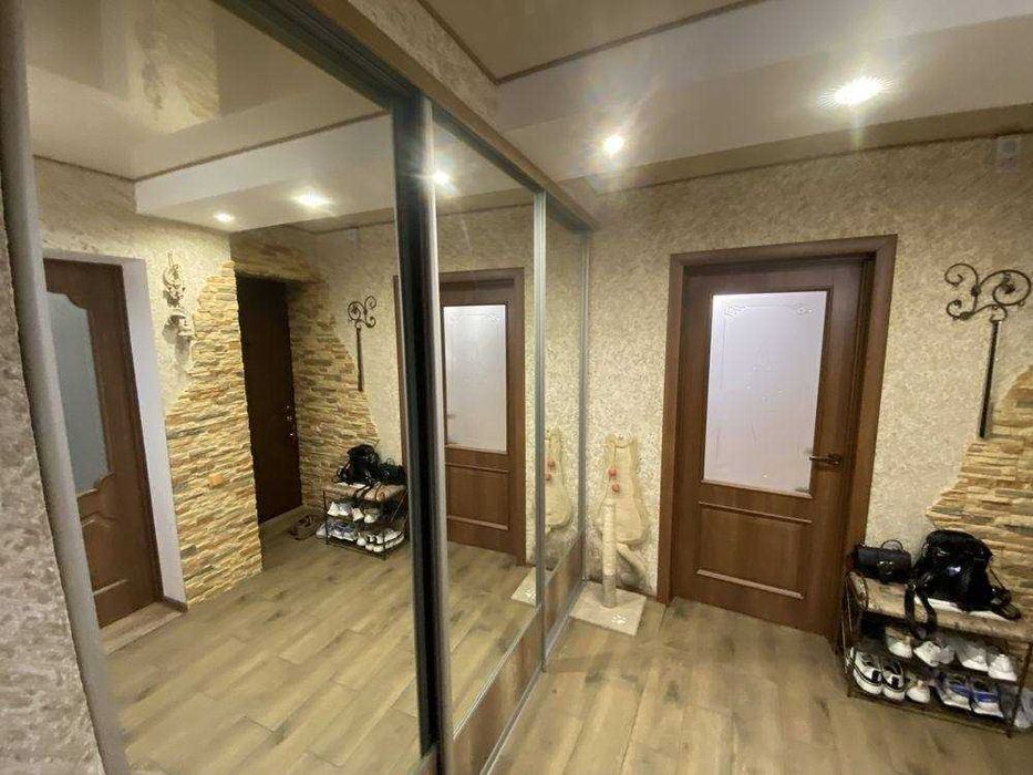 Продам Двухкімнатну квартиру Озерне