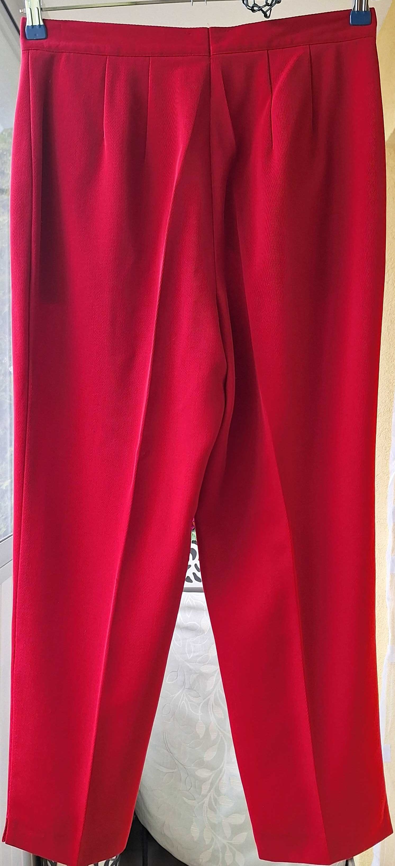 Elegancki garnitur damski ze spodniami Apart komplet