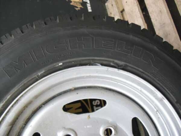 Land Rover Discovery Jante ferro Pneu XPC Michelin 205 x 80 x r16